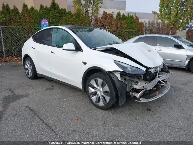 LRWYGDFD8PC955635 — 2023 Tesla Model Y, Передняя часть, фото до ремонта