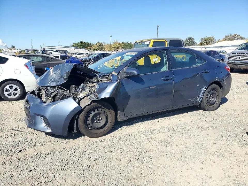 2T1BURHE2FC353226 — 2015 Toyota Corolla, Передняя часть (Front End), фото до ремонта