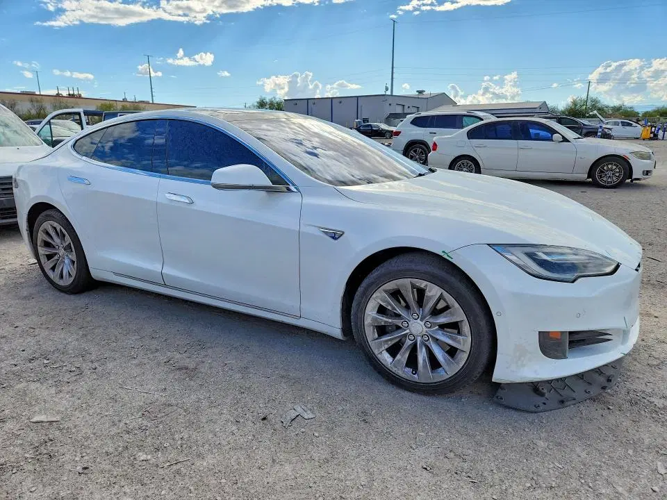 2016 Tesla MODEL S VIN 5YJSA1E12GF160664 фото 4
