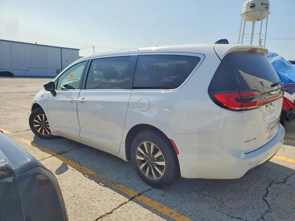 2024 CHRYSLER PACIFICA VIN 2C4RC1S7XRR150294 фото 2