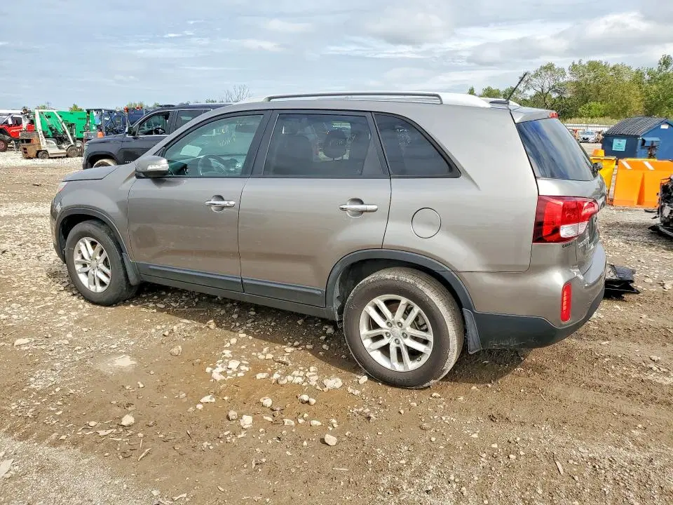 2015 KIA SORENTO VIN 5XYKT4A73FG640516 фото 2