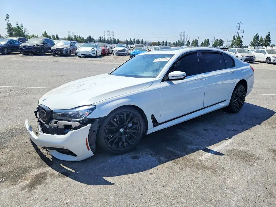 WBA7E2C55KB217440 — 2019 BMW 740, Передняя часть (Front End), фото до ремонта