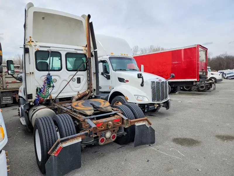2016 FREIGHTLINER CASCADIA 1 VIN 1FUBGEDV4GLHC5673 фото 3