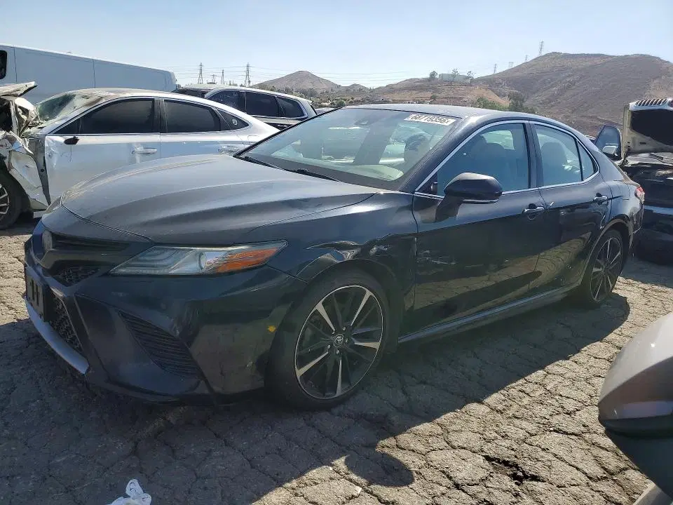 4T1B61HK1JU654210 — 2018 Toyota Camry, Боковая часть (Side), фото до ремонта