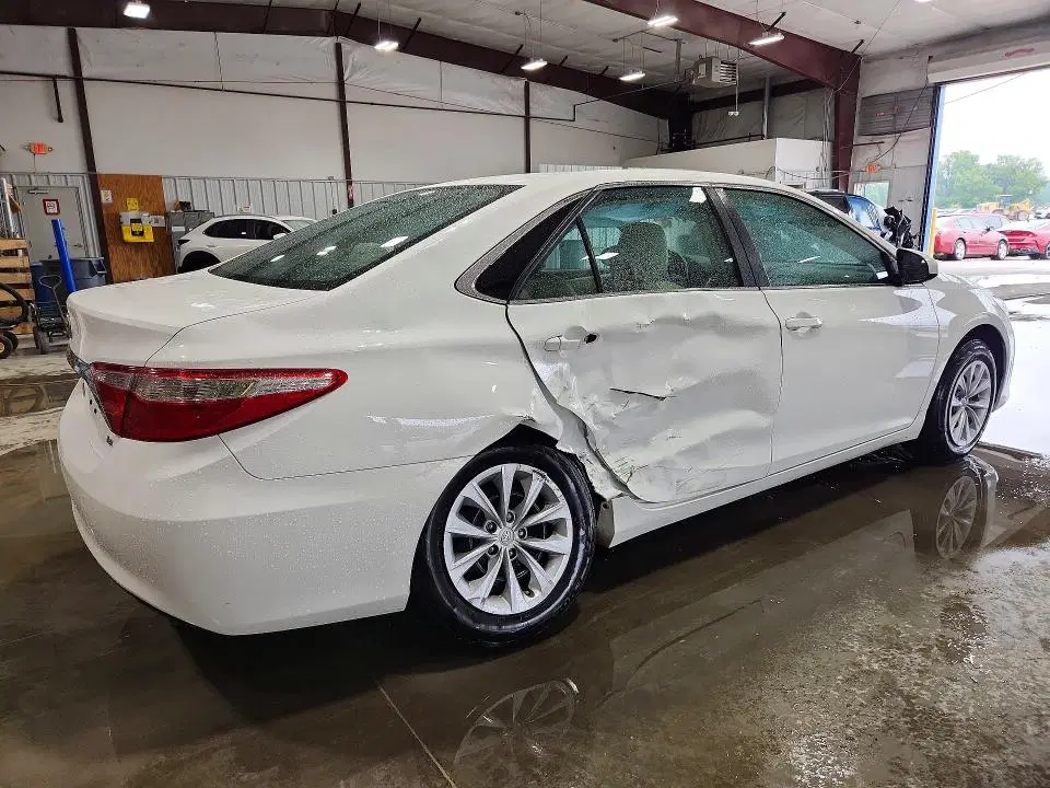 2016 TOYOTA CAMRY VIN 4T4BF1FKXGR556617 фото 3