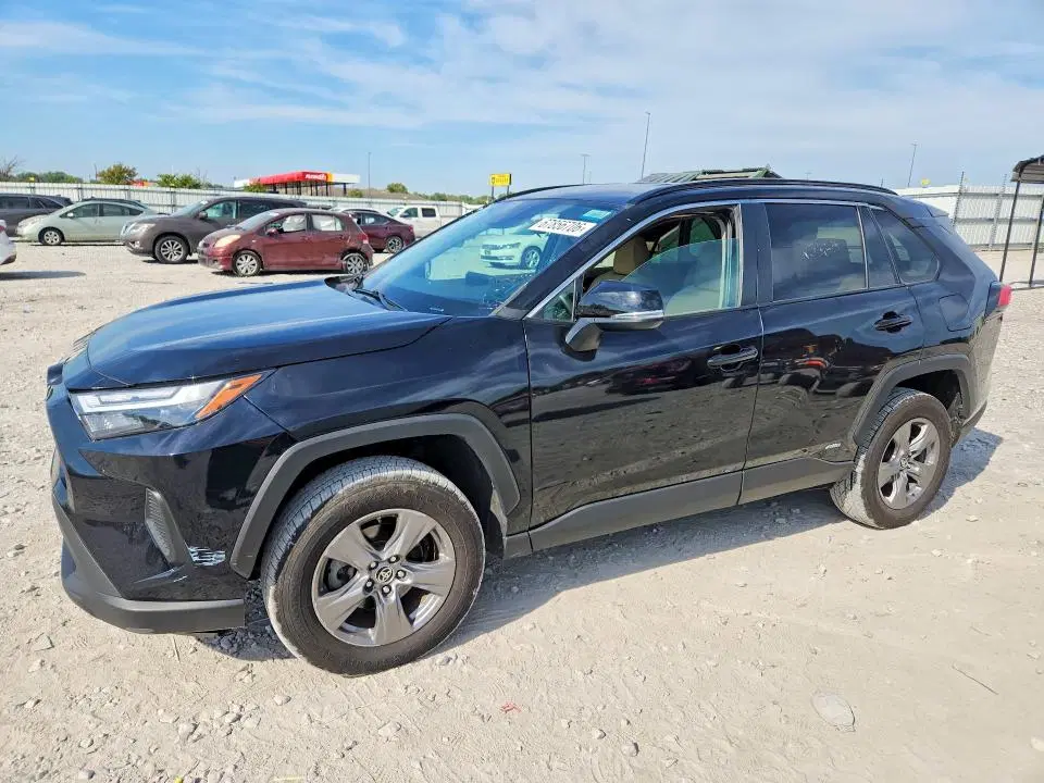 4T3MWRFV8RU133007 — 2024 Toyota RAV4, Боковая часть, фото до ремонта