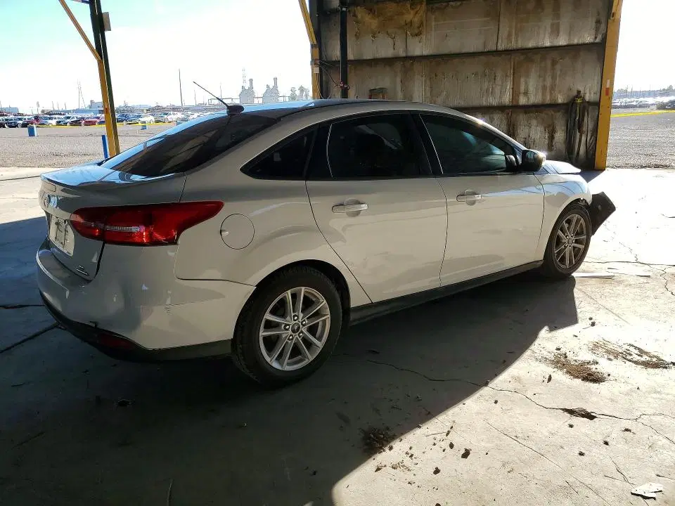 2016 Ford Focus VIN 1FADP3F24GL297960 фото 3