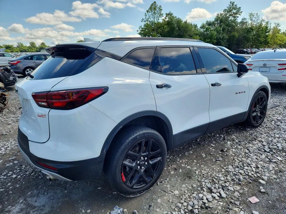2024 CHEVROLET BLAZER VIN 3GNKBCR44RS245827 фото 3