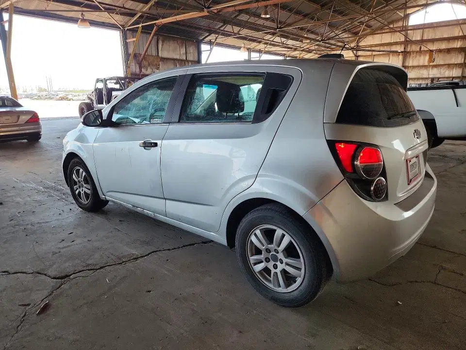 2015 Chevrolet Sonic VIN 1G1JC6SHXF4125065 фото 2