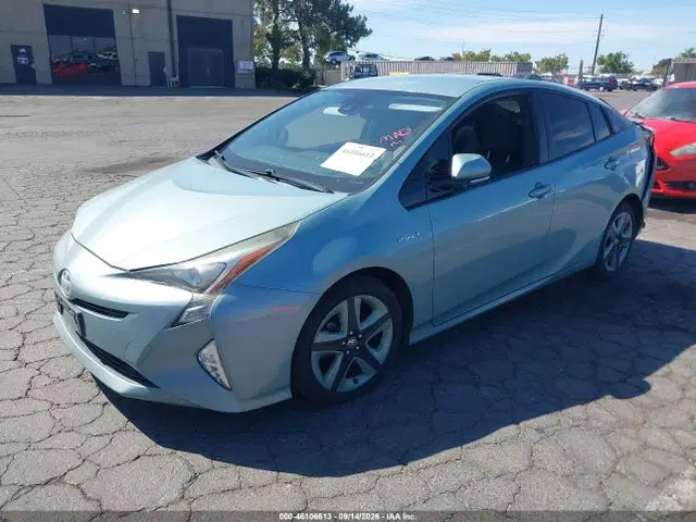 2017 Toyota Prius Three Touring VIN JTDKARFU9H3033139 фото 2