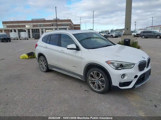 WBXHT3C33H5F71570 — 2017 BMW X1 Xdrive28i, град, фото до ремонта
