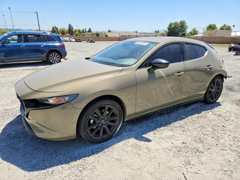 JM1BPBYY3R1714979 — 2024 Mazda 3, задняя часть, фото до ремонта