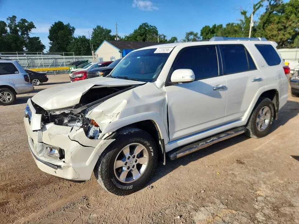 JTEBU5JR4D5147756 — 2013 Toyota 4RUNNER, Передняя часть, фото до ремонта