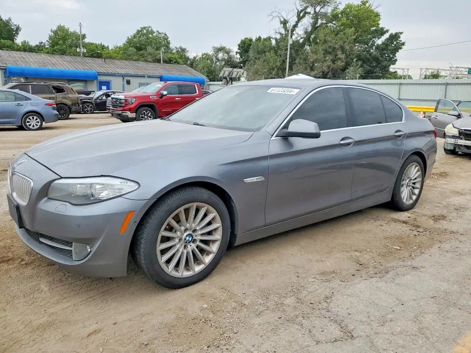 WBAFU7C57DDU69998 — 2013 BMW 535, подтопление, фото до ремонта