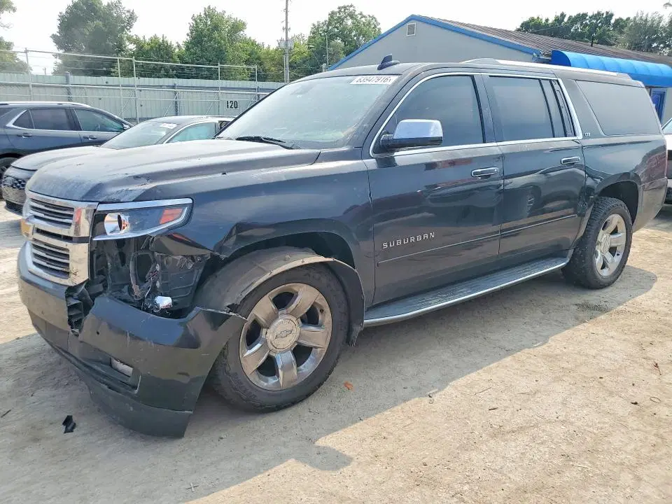 1GNSKKKCXFR738308 — 2015 Chevrolet Suburban, Передняя часть, фото до ремонта