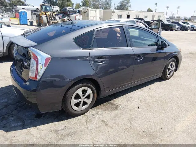 2014 Toyota Prius Three VIN JTDKN3DU1E1745592 фото 4