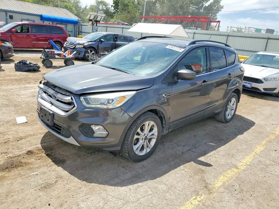 1FMCU0HD5JUA71709 — 2018 Ford Escape, Передняя часть, фото до ремонта