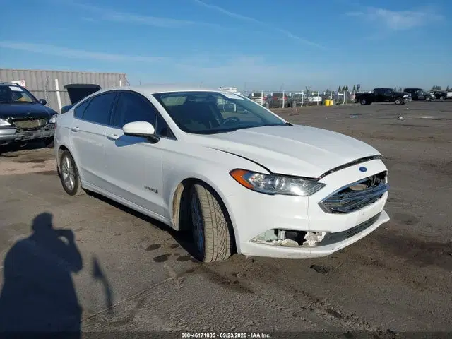 3FA6P0LU7HR385403 — 2017 Ford Fusion Hybrid SE, передняя часть, фото до ремонта