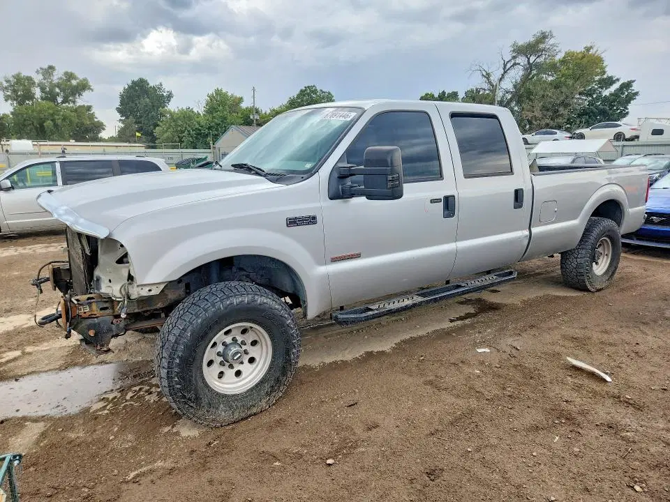 1FTNW21P34EB76030 — 2004 Ford F250, передняя часть, фото до ремонта