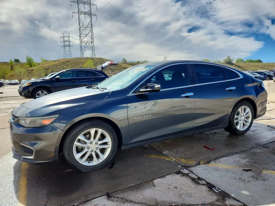 1G1ZE5ST7HF105925 — 2017 Chevrolet Malibu, задняя часть, фото до ремонта