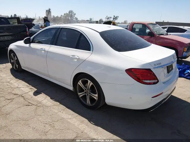 2018 Mercedes-Benz E 300 VIN WDDZF4JB8JA390649 фото 3