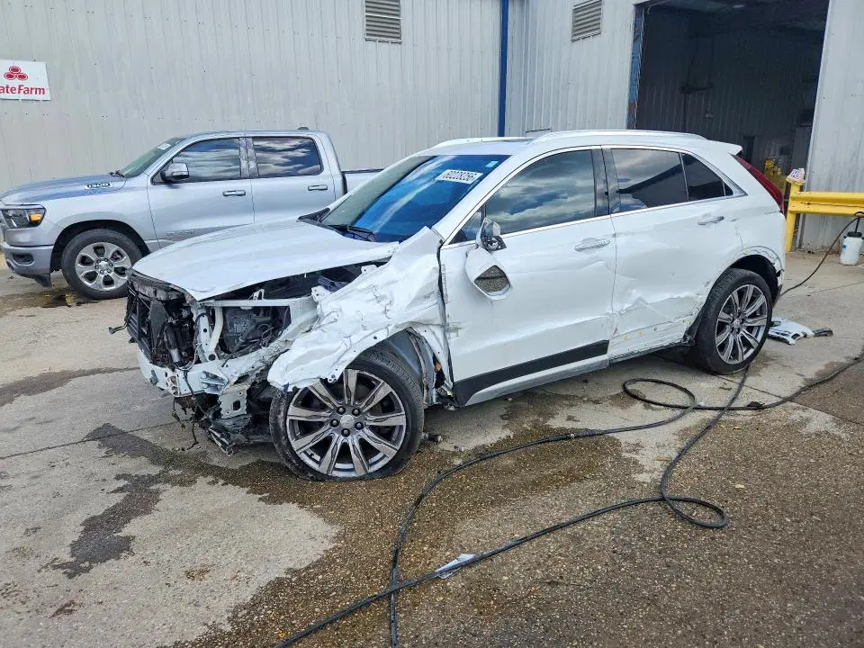 1GYFZCR48KF117830 — 2019 Cadillac XT4, боковая часть, фото до ремонта