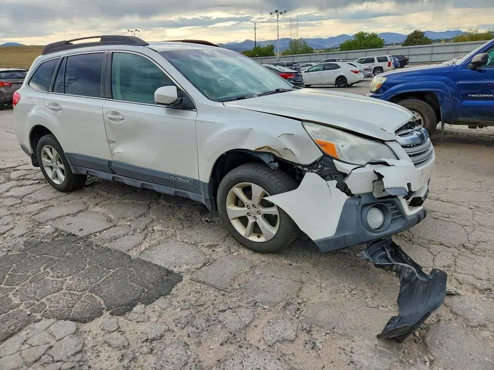 2014 Subaru Outback VIN 4S4BRCCC4E3272199 фото 4