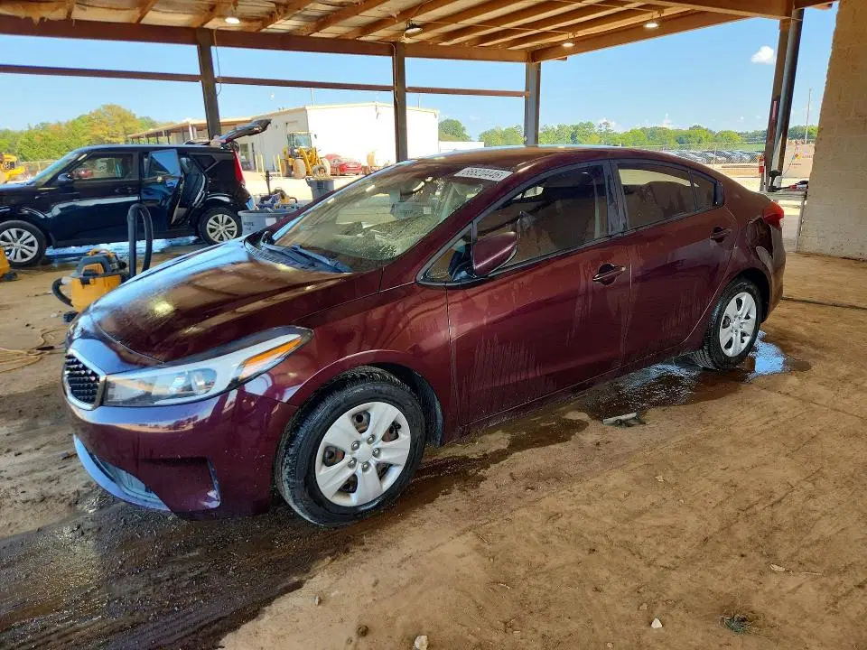 3KPFK4A72HE131618 — 2017 Kia Forte, Боковая часть, фото до ремонта