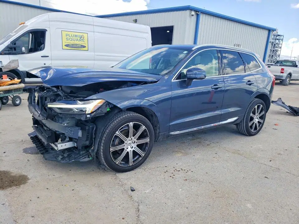 YV4102DL0M1882904 — 2021 Volvo XC60, Передняя часть, фото до ремонта