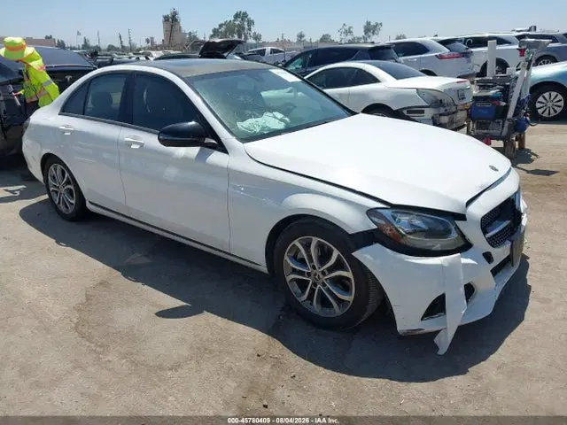 55SWF4JB0JU254924 — 2018 Mercedes-Benz C 300, передняя часть, фото до ремонта