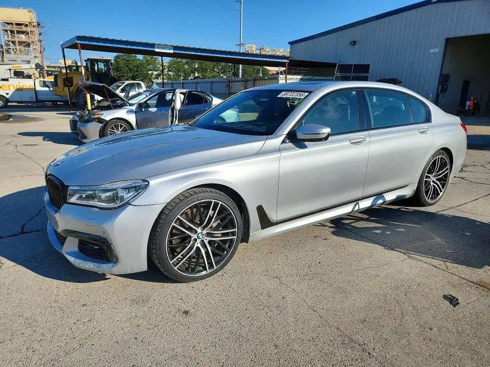 WBA7F0C5XJGM23100 — 2018 BMW 750, Передняя часть, фото до ремонта