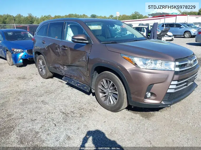 5TDJZRFH5KS978229 — 2019 Toyota Highlander, Правая сторона, фото до ремонта