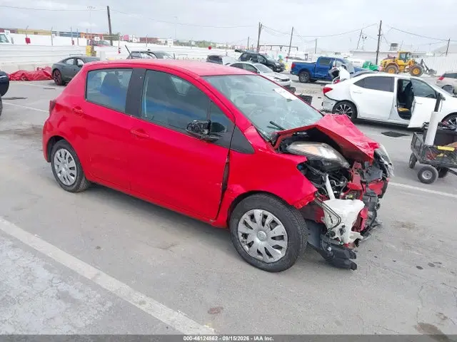 VNKKTUD36FA036152 — 2015 Toyota Yaris L, Передняя часть (Front & Rear), фото до ремонта