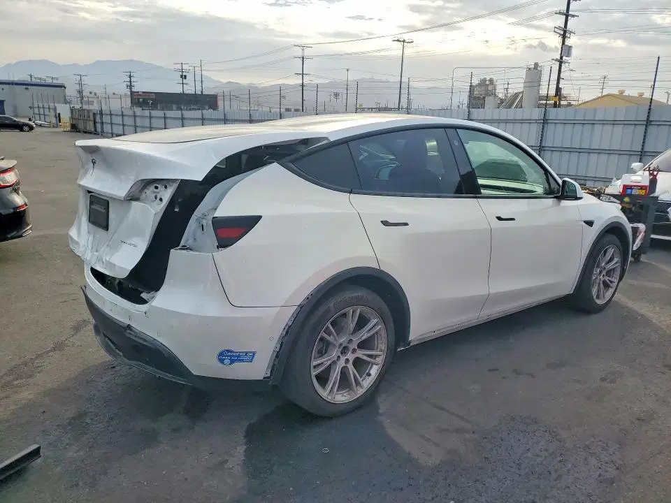 2021 Tesla Model Y VIN 5YJYGDEE0MF204198 фото 3