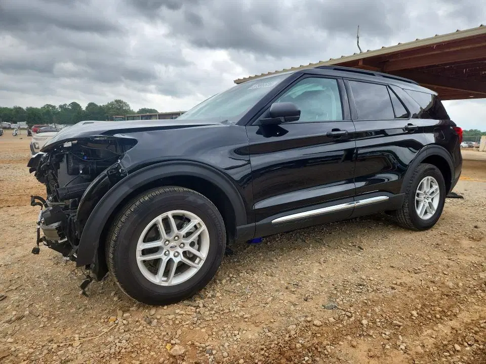 1FMUK7DH0SGC85129 — 2025 Ford Explorer, задняя часть, фото до ремонта