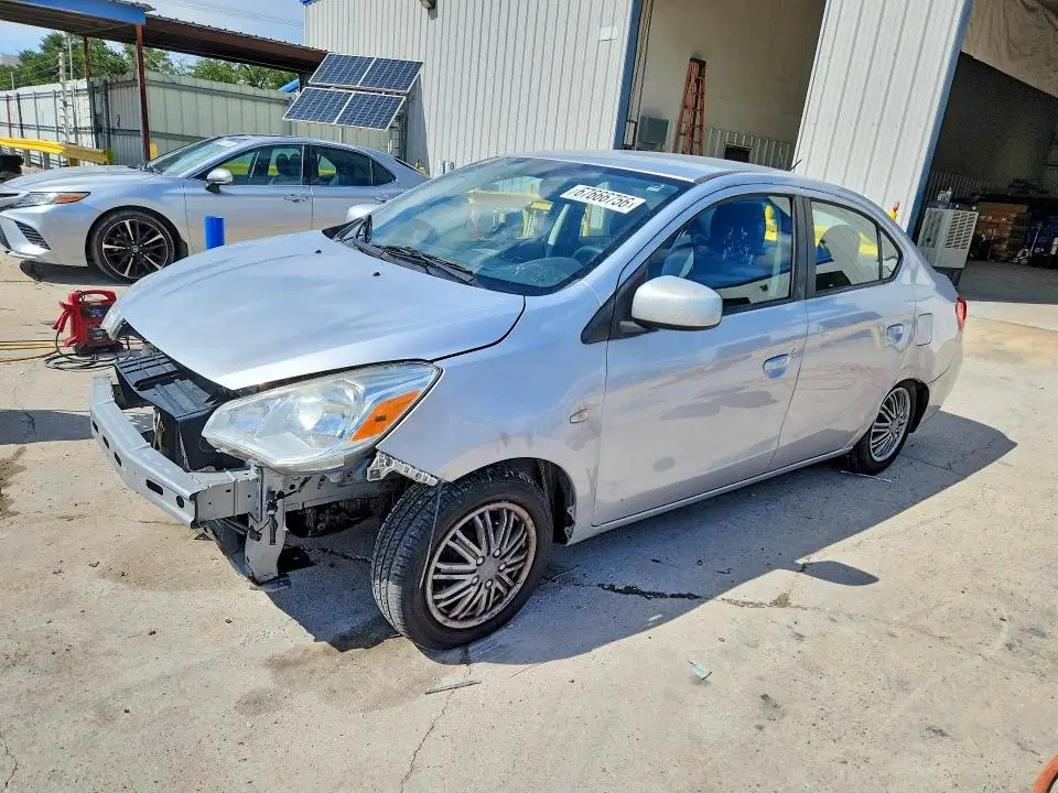 ML32F3FJ9HHF06048 — 2017 Mitsubishi Mirage, передняя часть, фото до ремонта