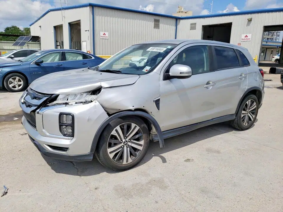JA4AR3AU7LU010738 — 2020 Mitsubishi Outlander Sport, передняя часть, фото до ремонта