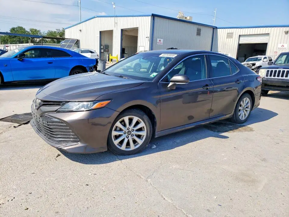 4T1B11HK8JU550456 — 2018 Toyota Camry, Крыша (Top/Roof), фото до ремонта