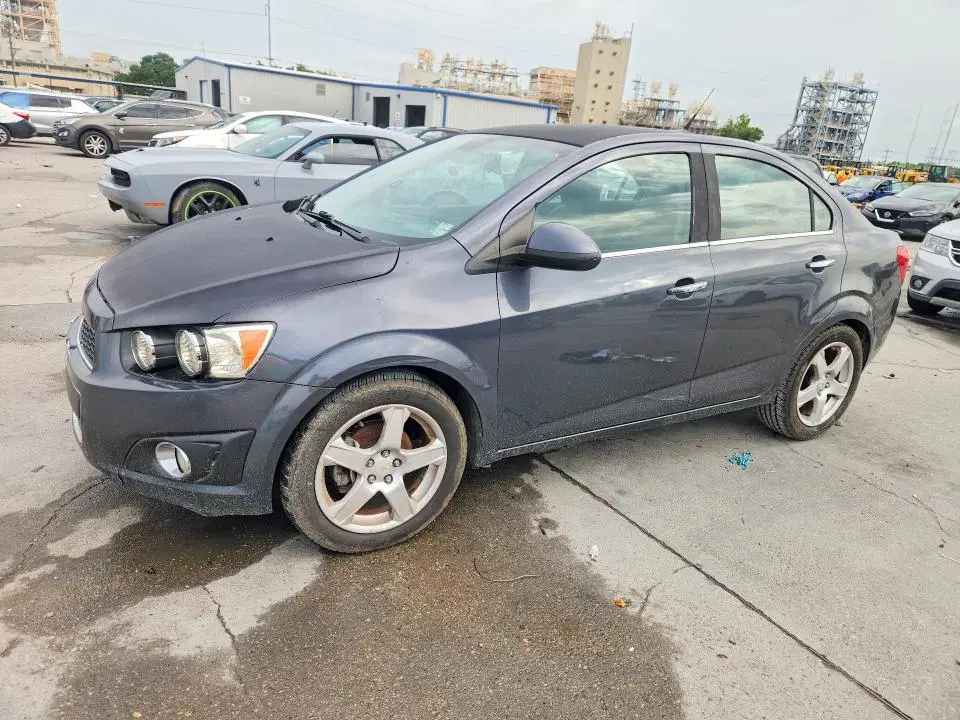 1G1JE5SH9C4181756 — 2012 Chevrolet Sonic, Мелкие вмятины и царапины, фото до ремонта