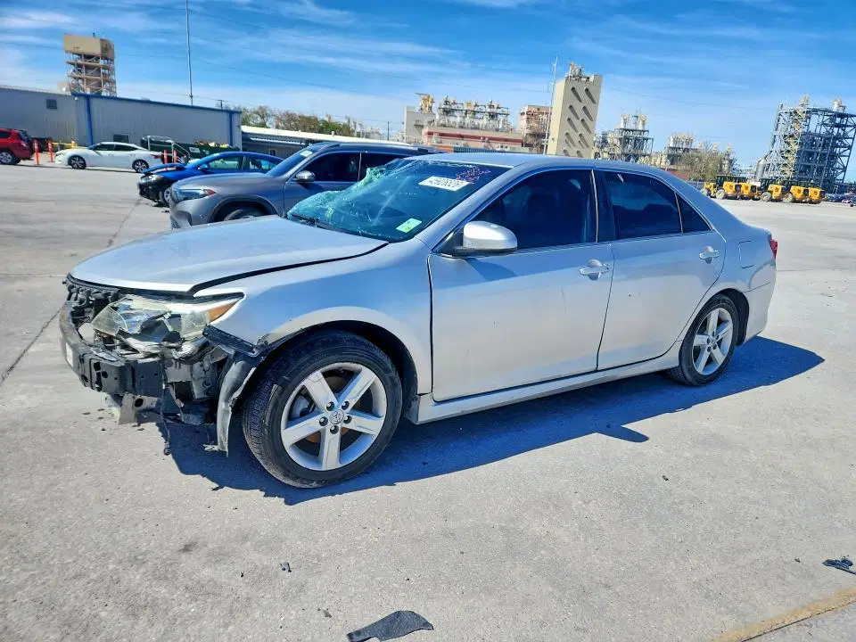 4T1BF1FKXEU410239 — 2014 Toyota Camry, Передняя часть, фото до ремонта