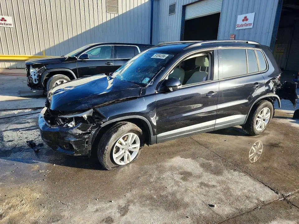 WVGAV7AX6HK018895 — 2017 Volkswagen Tiguan, Передняя часть, фото до ремонта