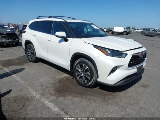 5TDHZRBH4MS102677 — 2021 Toyota Highlander XLE, Left Side, фото до ремонта
