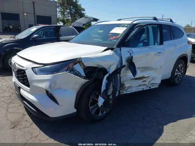 2021 Toyota Highlander Xle VIN 5TDHZRBH4MS102677 фото 2