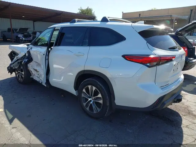 2021 Toyota Highlander Xle VIN 5TDHZRBH4MS102677 фото 3