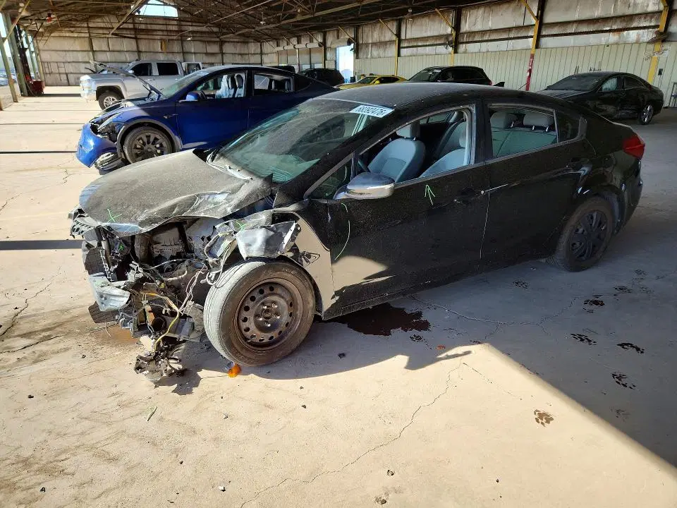 KNAFX4A64F5313433 — 2015 Kia Forte, передняя часть, фото до ремонта