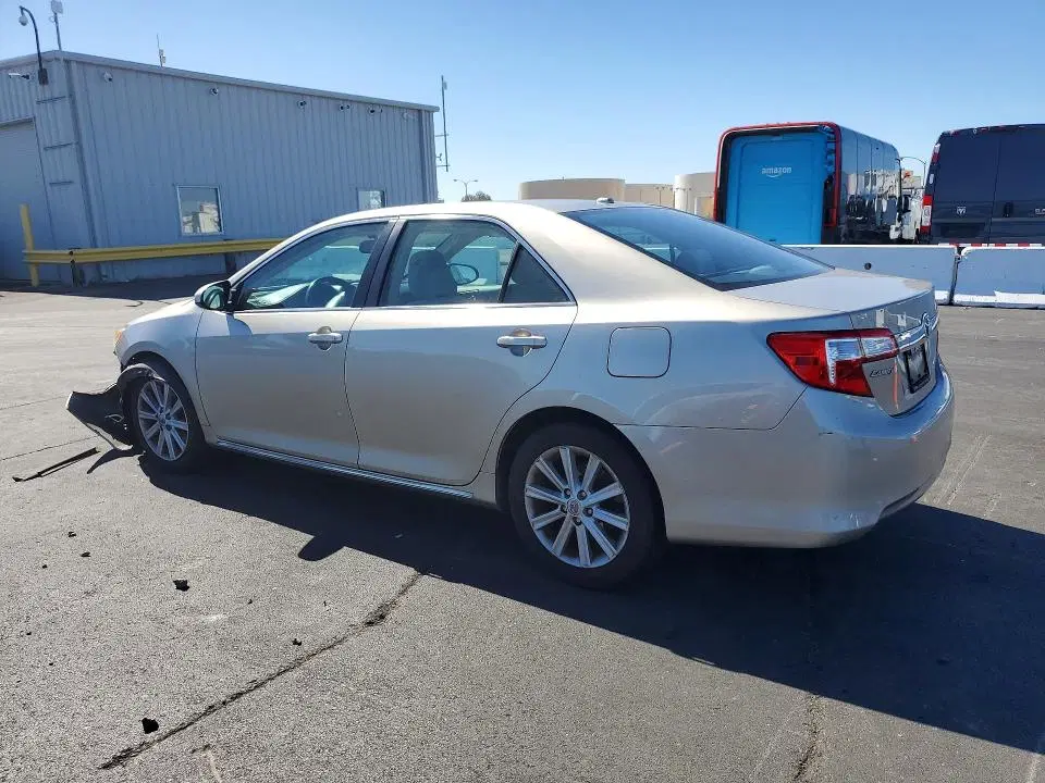 2014 Toyota Camry VIN 4T4BF1FK2ER401752 фото 2