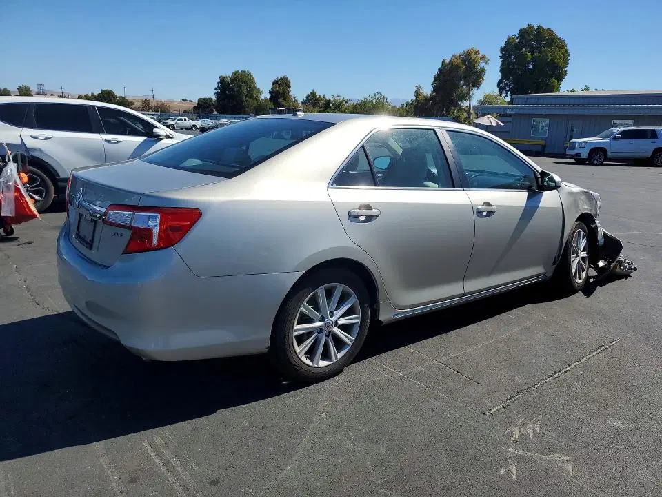 2014 Toyota Camry VIN 4T4BF1FK2ER401752 фото 3