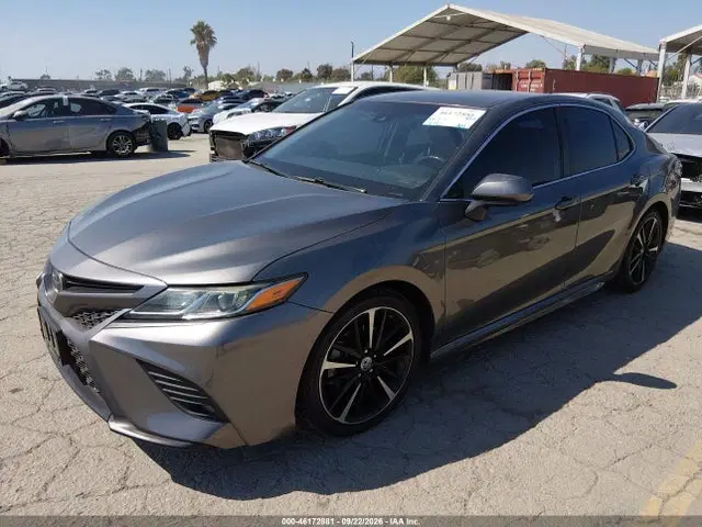 2018 Toyota CAMRY SE VIN 4T1B11HK8JU094992 фото 2