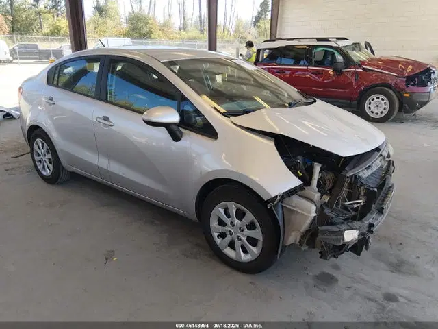KNADM4A37F6529390 — 2015 Kia RIO LX, Передняя часть, фото до ремонта