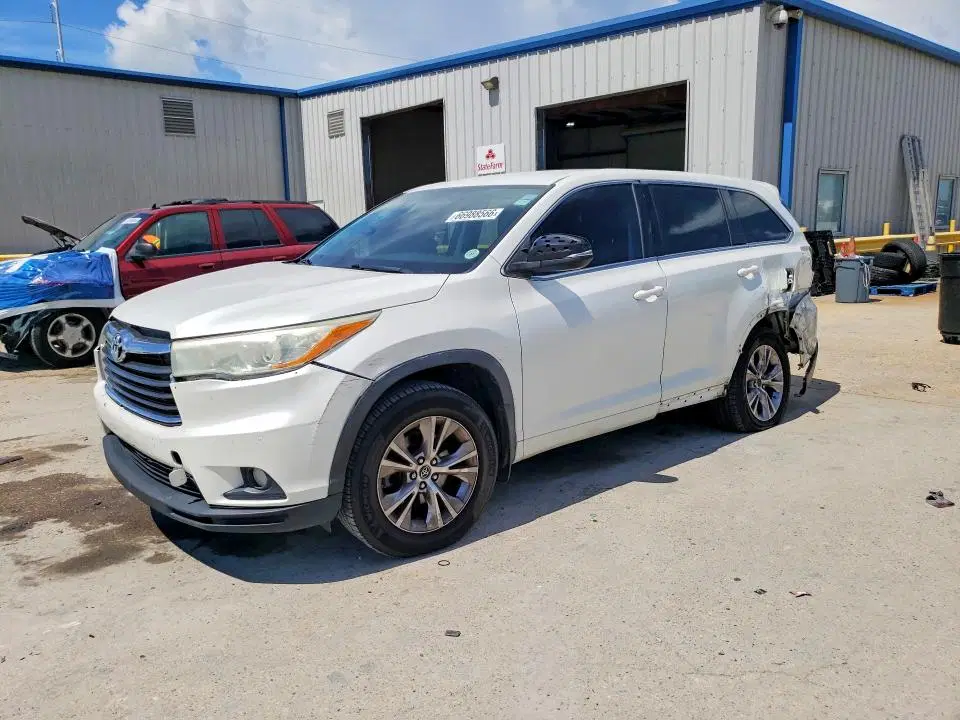 5TDZKRFH7GS183701 — 2016 Toyota Highlander, Задняя часть, фото до ремонта